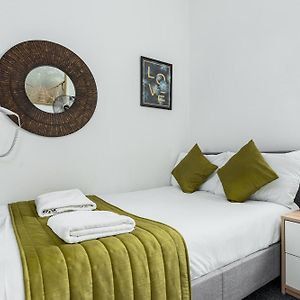 Camera economica con letto king size